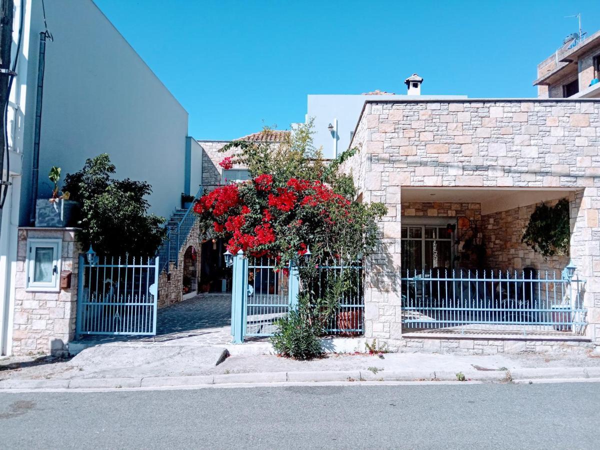 나프팍토스 Πέτρινο Στη Θάλασσα 아파트 외부 사진